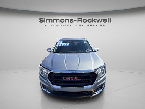 Used 2024 GMC Terrain SLE image 18