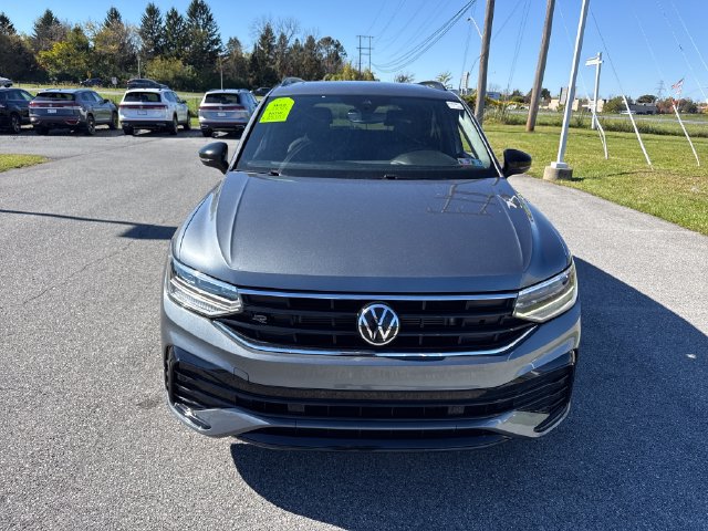 Certified 2023 Volkswagen Tiguan SE R-Line AWD/4WD image 2