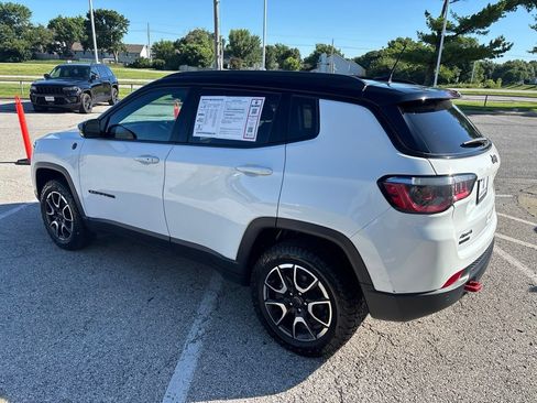 Used 2025 Jeep Compass Trailhawk AWD/4WD image 18