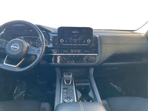 Used 2024 Nissan Pathfinder SV w/ SV Premium Package image 15