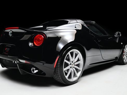 Used 2016 Alfa Romeo 4C Spider RWD image 22