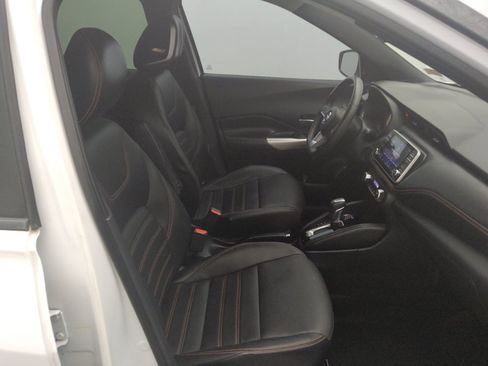 Used 2018 Nissan Kicks SR w/ Premium Package FWD image 21