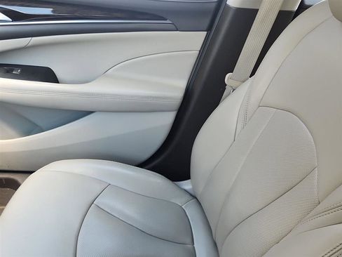 Used 2018 Buick LaCrosse Essence FWD image 19