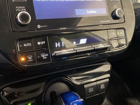 Used 2021 Toyota Prius LE image 18