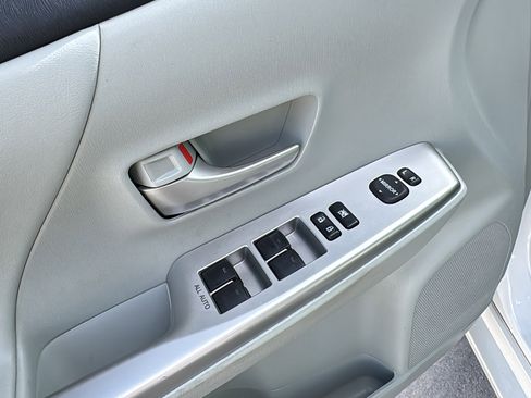 Used 2013 Toyota Prius V image 12