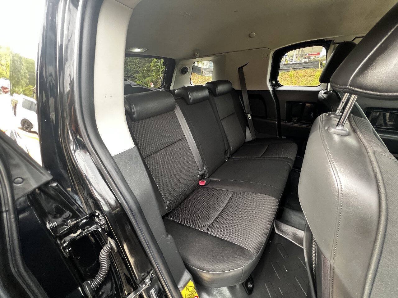 Used 2008 Toyota FJ Cruiser 4WD w/ Upgrade Pkg 2 image 11