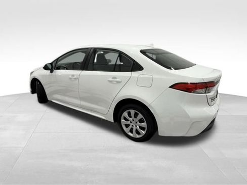 Used 2024 Toyota Corolla LE image 2