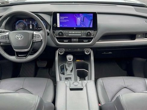 Used 2024 Toyota Grand Highlander Limited image 11