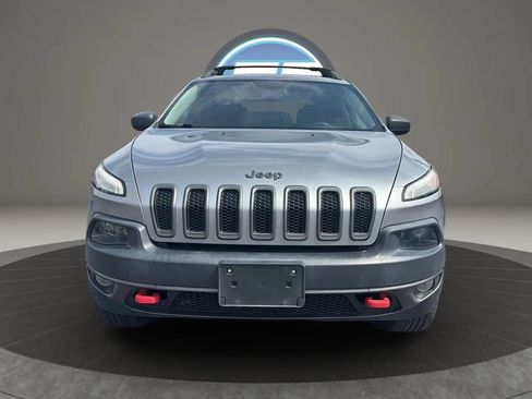 Used 2017 Jeep Cherokee Trailhawk w/ Comfort/Convenience Group AWD/4WD image 4
