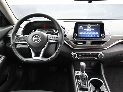 Used 2024 Nissan Altima 2.5 SV AWD/4WD image 10
