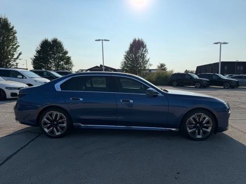 Used 2023 BMW i7 xDrive60 w/ Executive Package 2 AWD/4WD image 4