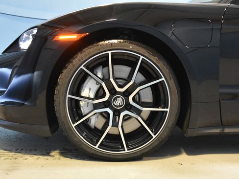 Used 2024 Porsche Taycan image 25