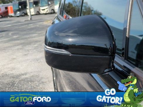 Used 2023 Kia Sorento S image 12