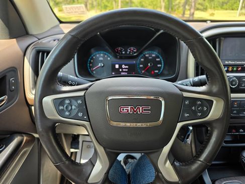 Used 2022 GMC Canyon Denali RWD image 32