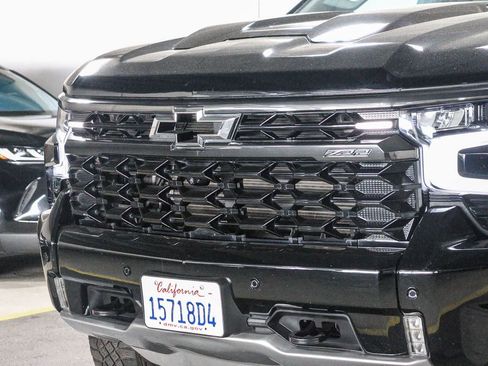 Used 2025 Chevrolet Silverado 1500 ZR2 w/ Technology Package AWD/4WD image 5