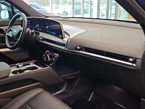 New 2026 Cadillac Vistiq Sport w/ LPO, Floor Liner Package image 28