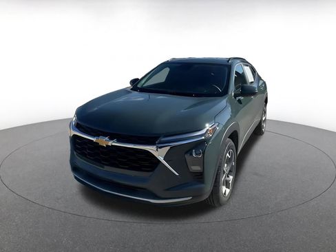 Used 2025 Chevrolet Trax LT image 7