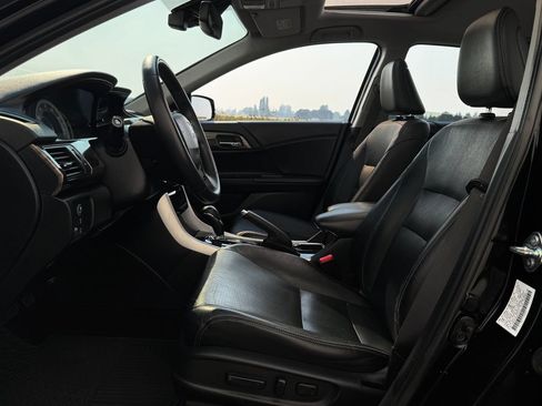 Used 2016 Honda Accord Touring image 9