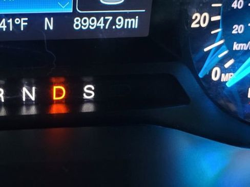 Used 2015 Ford Fusion SE image 3