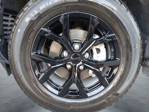 Used 2025 Jeep Grand Cherokee Altitude AWD/4WD image 21