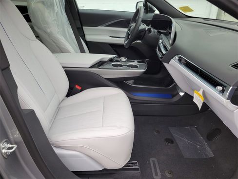 New 2025 Cadillac Lyriq Luxury image 11