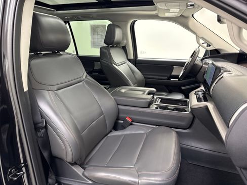 Used 2025 Ford Expedition Active AWD/4WD image 35