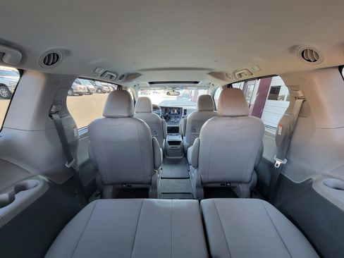 Used 2017 Toyota Sienna XLE w/ XLE Navigation Package image 17