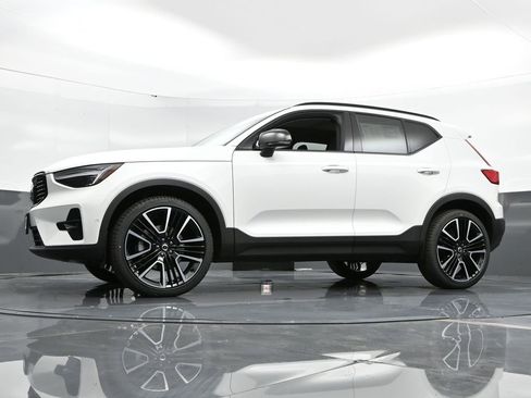 New 2025 Volvo XC40 B5 Plus w/ Climate Package image 44