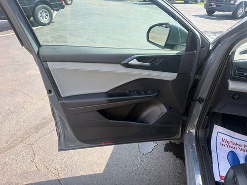 Used 2022 Volkswagen Taos SEL w/ Panoramic Sunroof Package AWD/4WD image 24