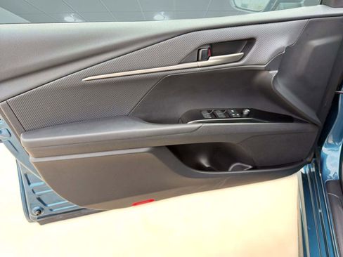 Used 2025 Toyota Camry SE image 13