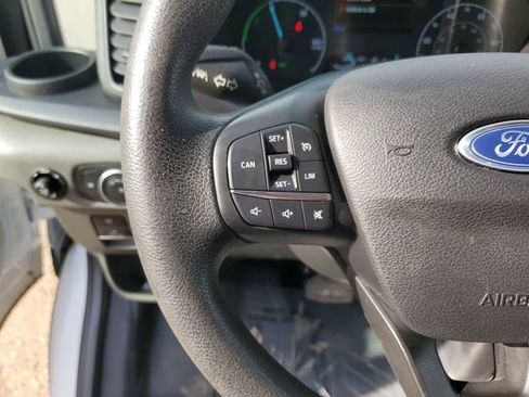 Used 2022 Ford E-Transit Medium Roof image 12