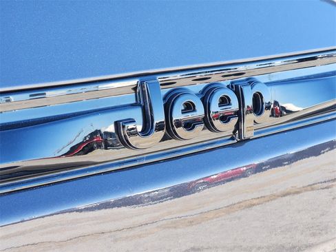 New 2025 Jeep Grand Cherokee Altitude image 8