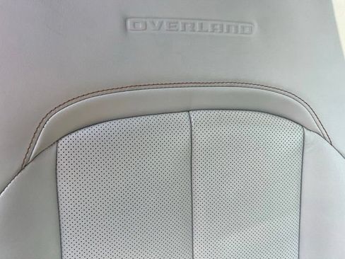 Used 2022 Jeep Grand Cherokee Overland AWD/4WD image 40