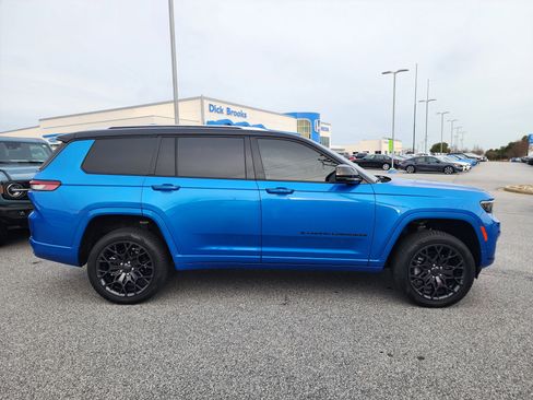 Used 2023 Jeep Grand Cherokee L Summit image 3