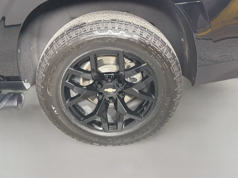 Used 2022 Chevrolet Suburban Z71 w/ Luxury Package AWD/4WD image 34