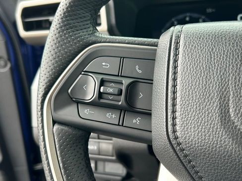 Used 2025 Toyota Tacoma TRD Sport w/ TRD Sport Upgrade Package image 25