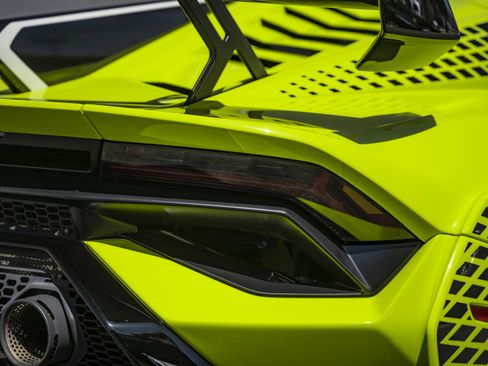 Used 2023 Lamborghini Huracan STO RWD image 12