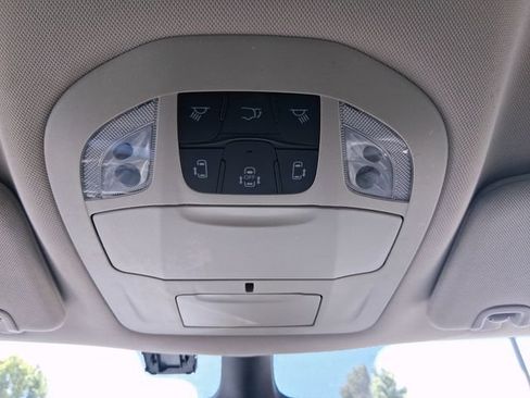 Used 2023 Chrysler Pacifica Touring-L FWD image 24