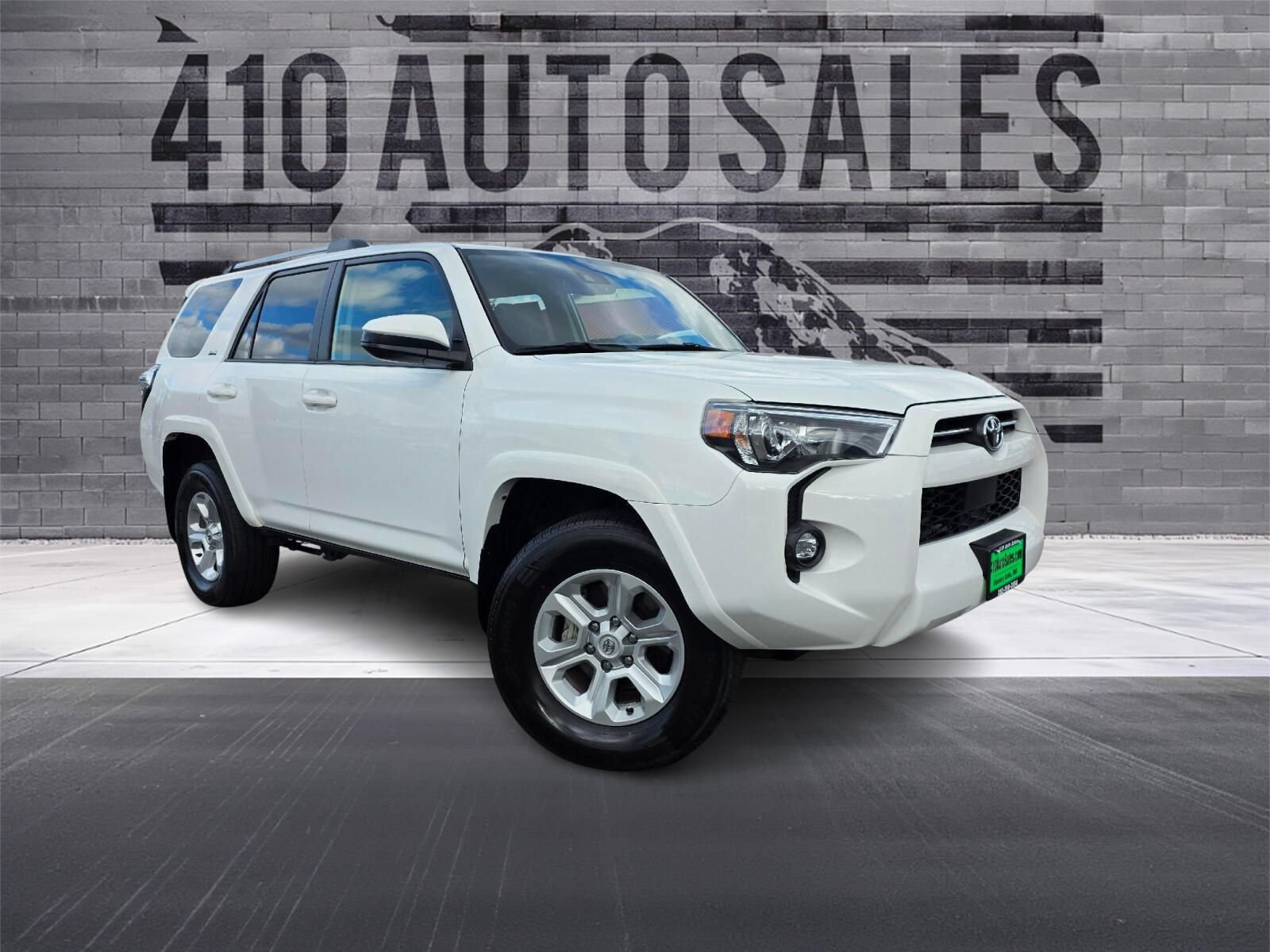 Used 2024 Toyota 4Runner SR5 AWD/4WD image 1
