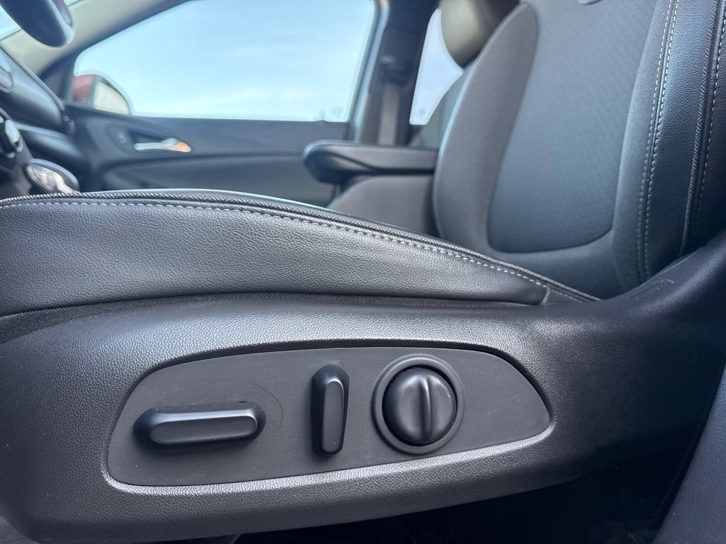 Used 2021 Buick Encore GX Preferred w/ Cold Weather Comfort Package FWD image 19