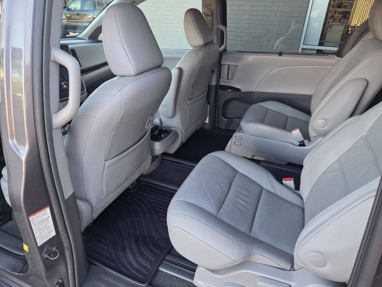 Used 2015 Toyota Sienna XLE FWD image 11