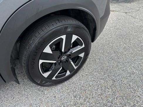 Certified 2025 Nissan Kicks SV AWD/4WD image 41