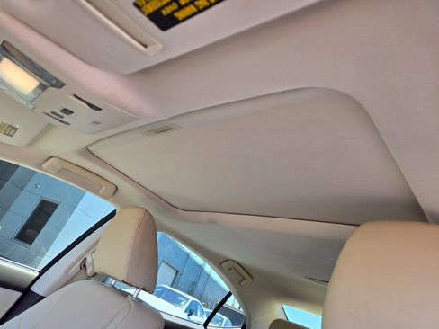 Used 2017 Lexus ES 300h w/ Navigation System Package FWD image 11