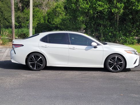 Used 2018 Toyota Camry XSE FWD image 8