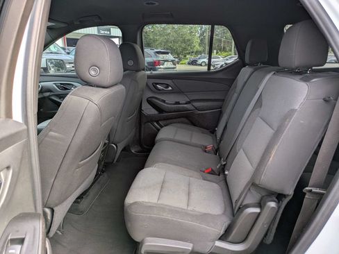 Used 2023 Chevrolet Traverse LT FWD image 16