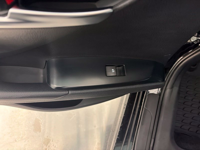 Used 2018 Toyota Camry SE w/ Moonroof Package FWD image 12