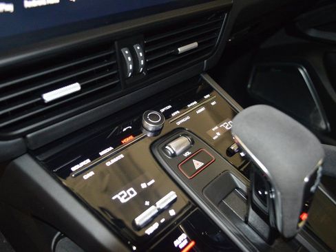 Certified 2023 Porsche Cayenne Turbo GT AWD/4WD image 32