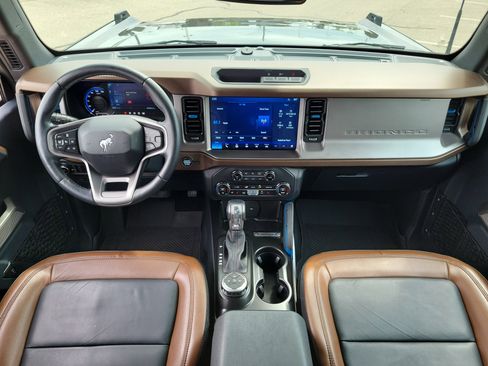 Used 2023 Ford Bronco Outer Banks AWD/4WD image 9