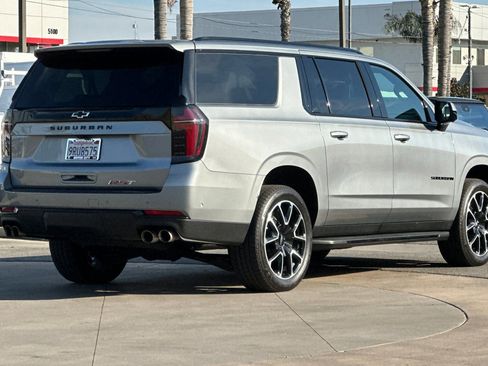 Certified 2025 Chevrolet Suburban RST image 4