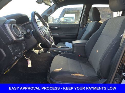 Used 2020 Toyota Tacoma TRD Off-Road w/ Technology Package image 18